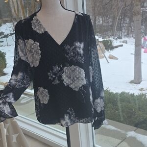 White House Black Market Black and White Floral Blouse Size XXS NWT